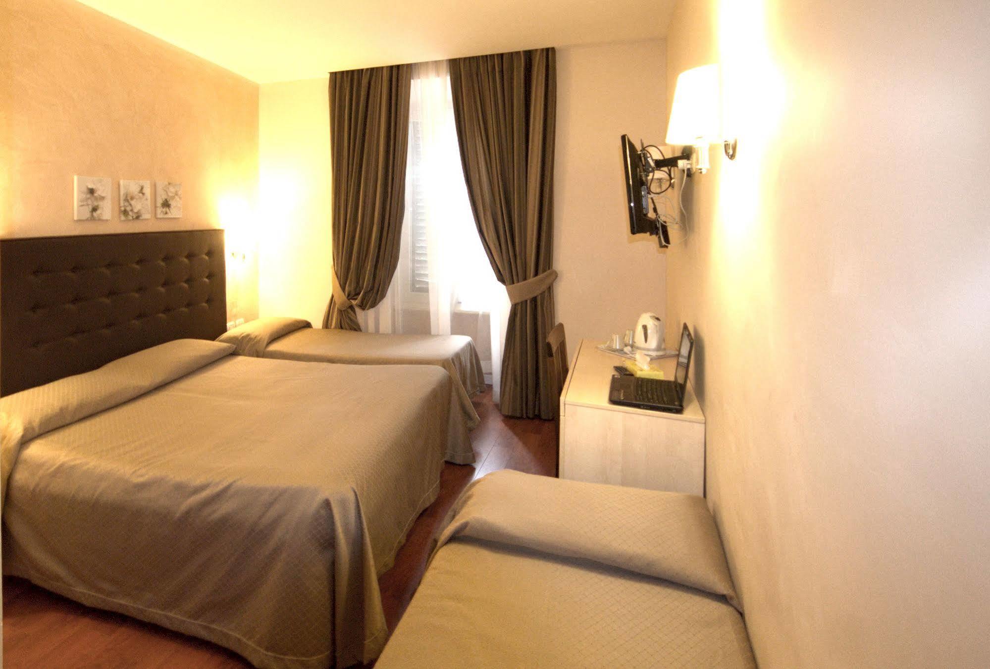 Roma Rooms Colosseum Екстериор снимка